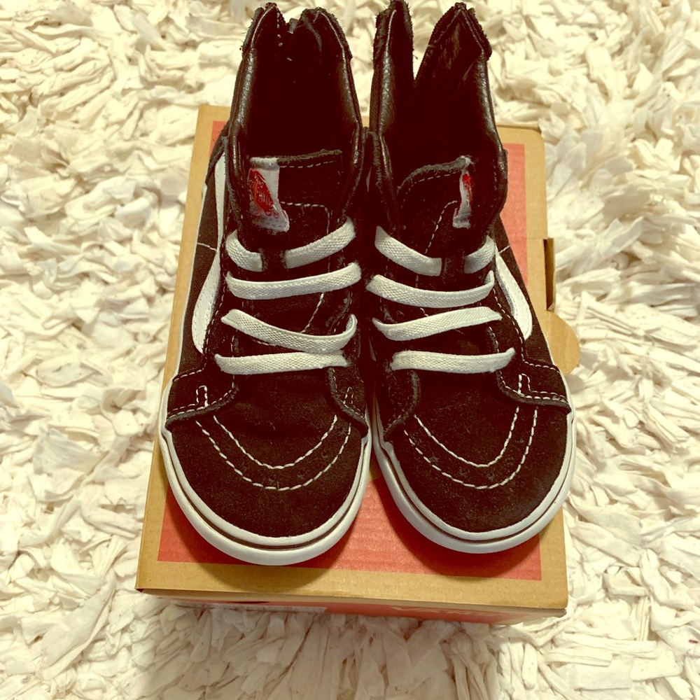Toddler black and white high top zip back vans